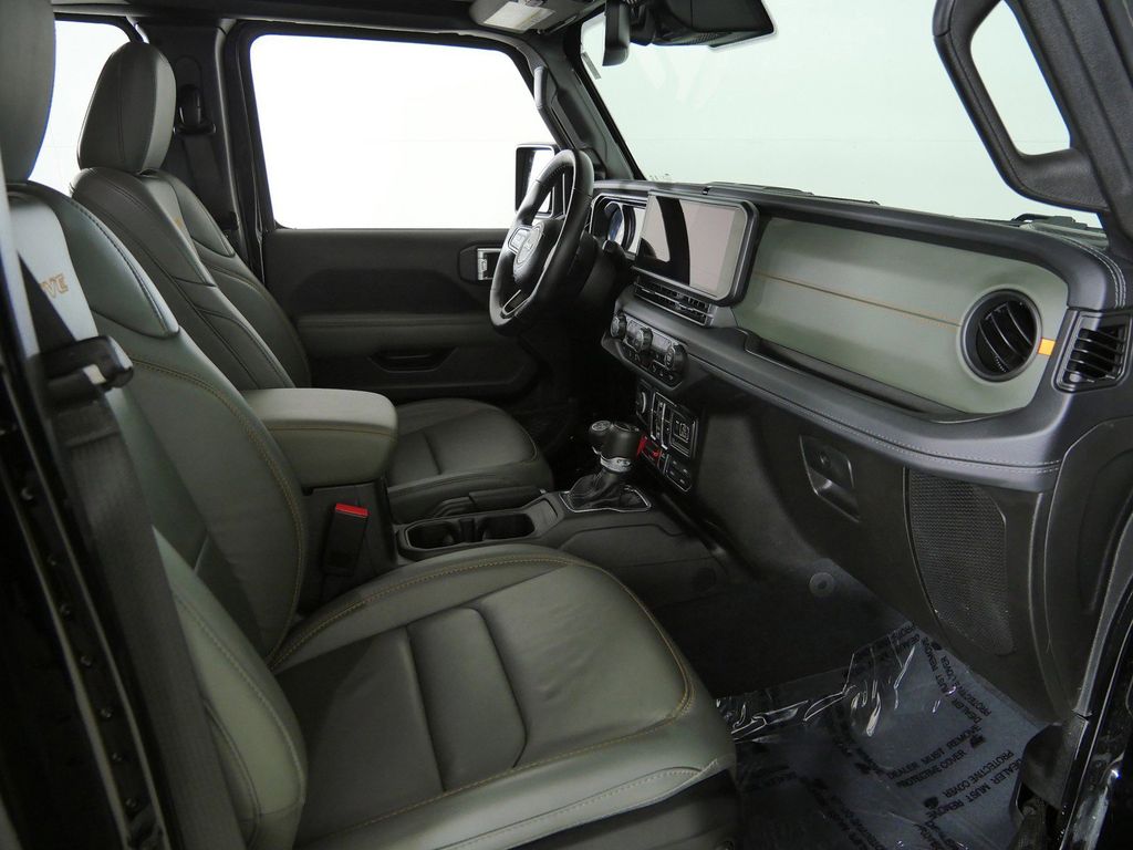 Thumbnail: 2024 Jeep Gladiator - 10