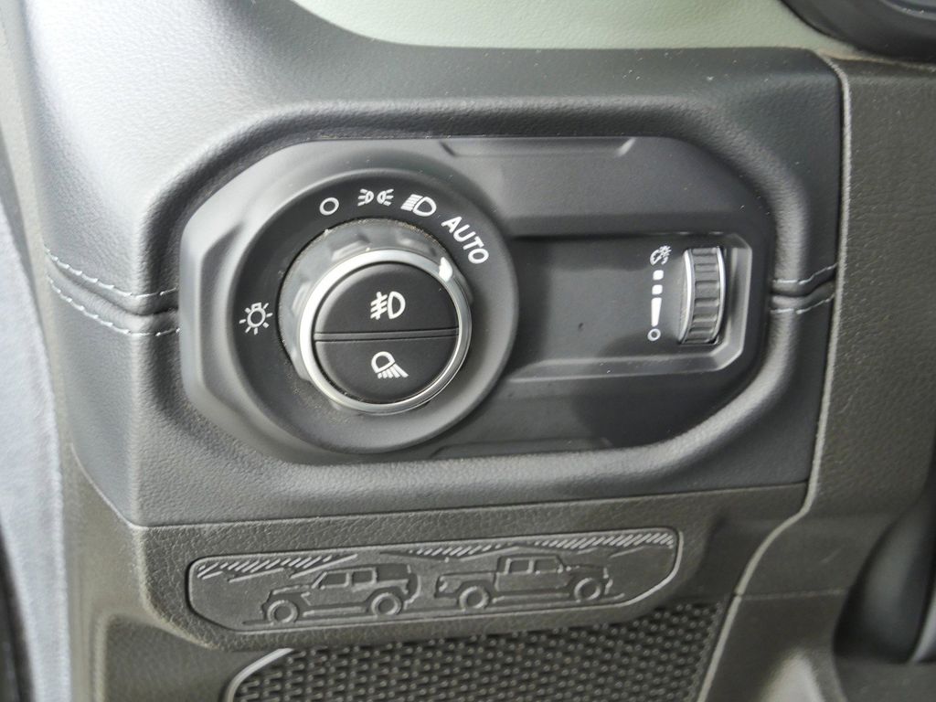 Thumbnail: 2024 Jeep Gladiator - 40