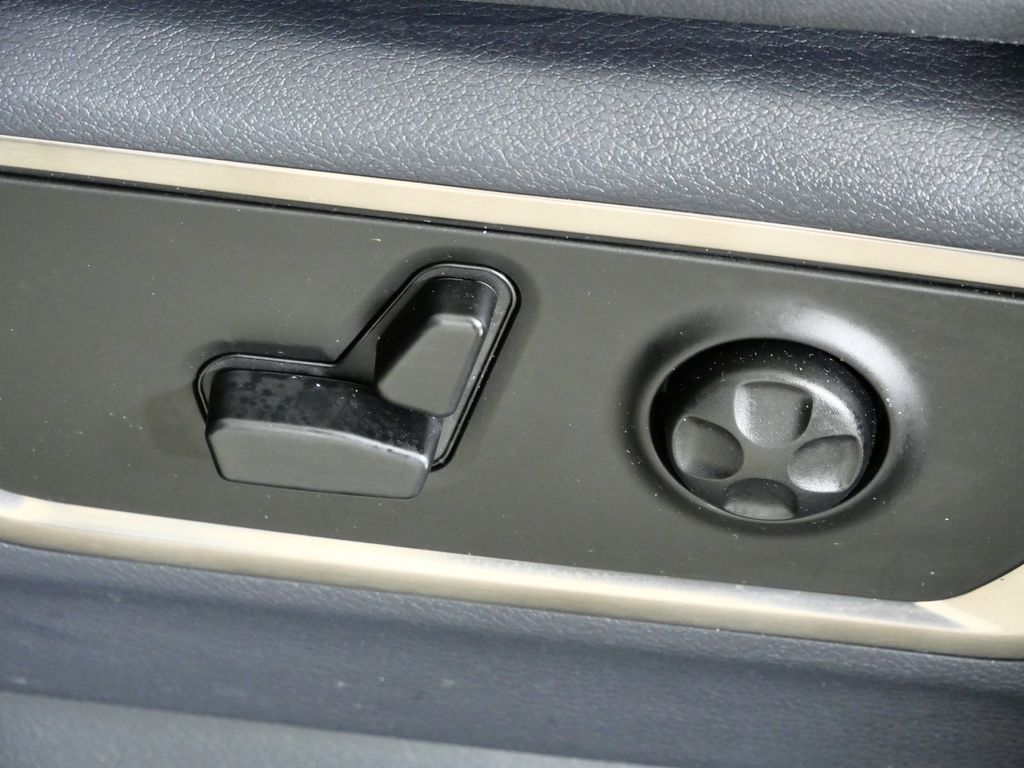 Thumbnail: 2019 RAM 1500 - 40