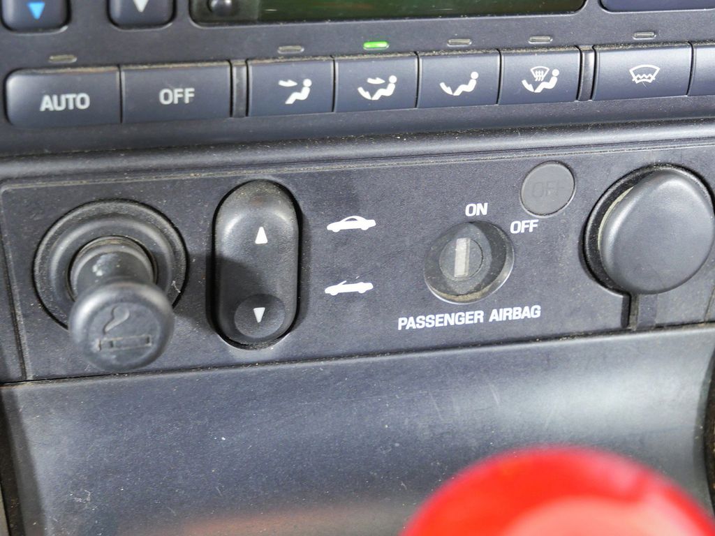 Thumbnail: 2002 Ford Thunderbird - 43