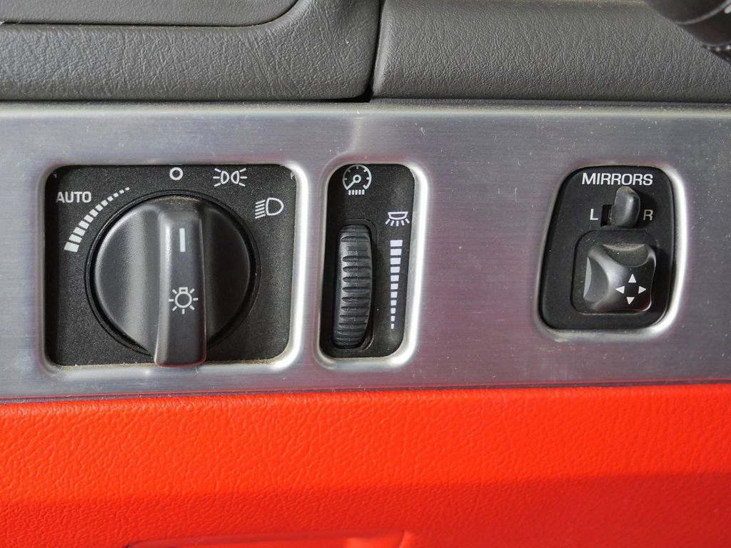 Thumbnail: 2002 Ford Thunderbird - 37