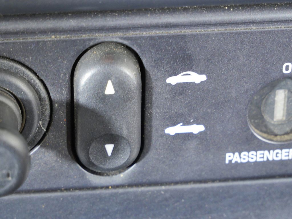 Thumbnail: 2002 Ford Thunderbird - 45