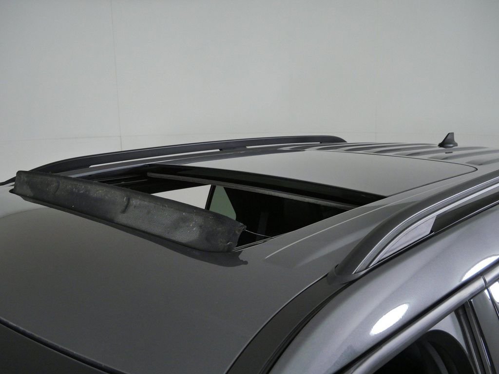 Thumbnail: 2023 Ford Explorer - 25