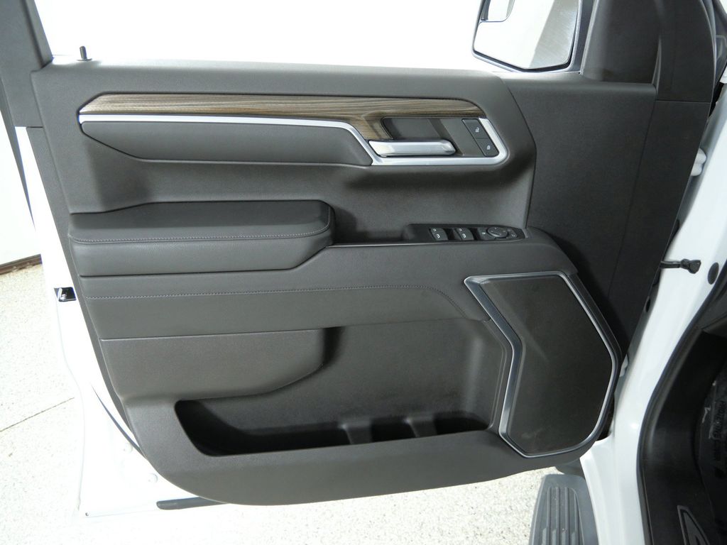 Thumbnail: 2022 Chevrolet Silverado 1500 - 35