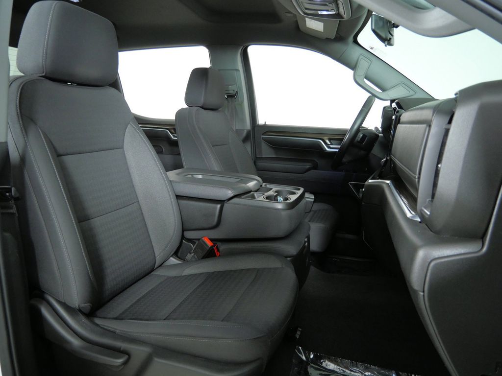 Thumbnail: 2022 Chevrolet Silverado 1500 - 12