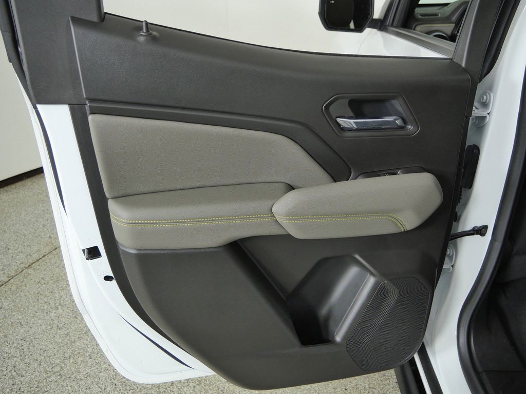 Thumbnail: 2025 Chevrolet Colorado - 32