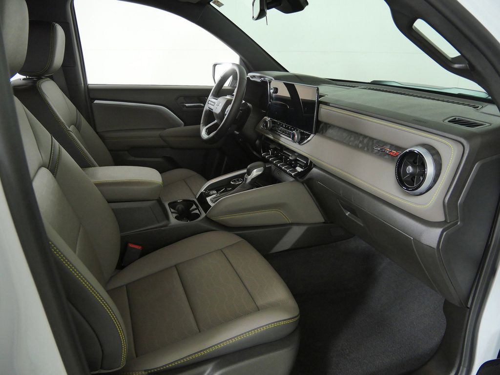 Thumbnail: 2025 Chevrolet Colorado - 10
