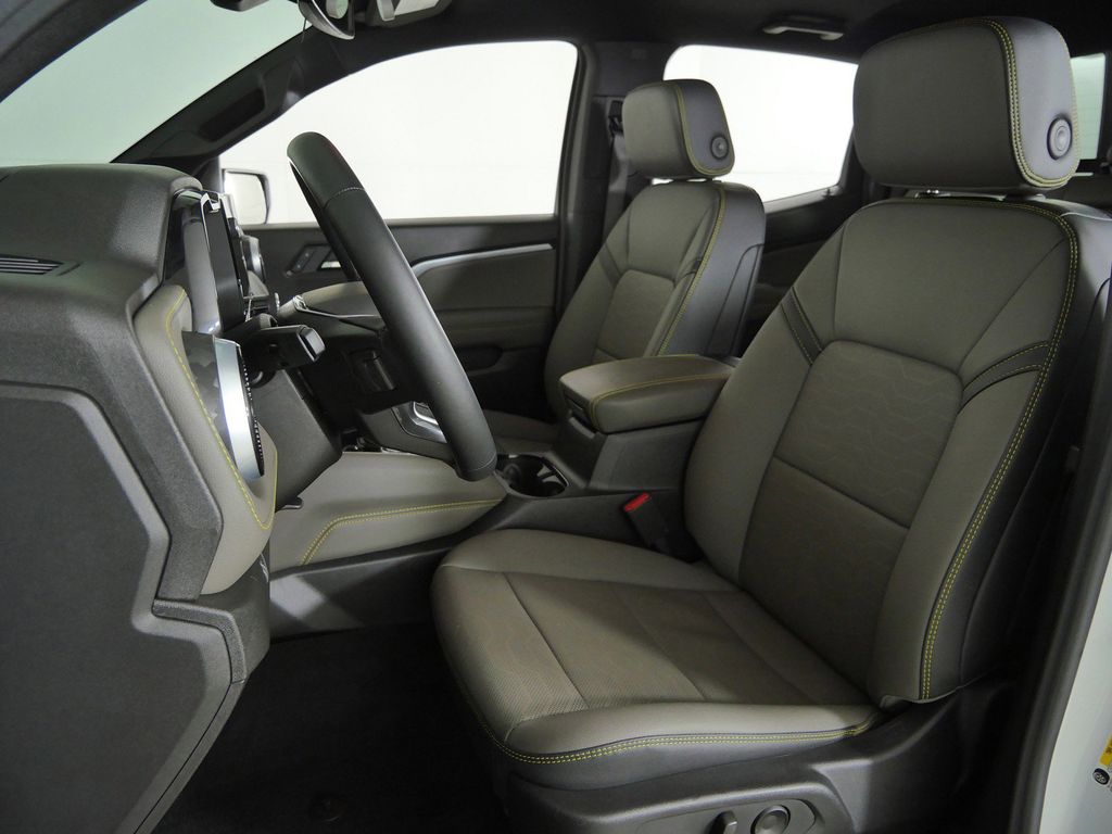 Thumbnail: 2025 Chevrolet Colorado - 36