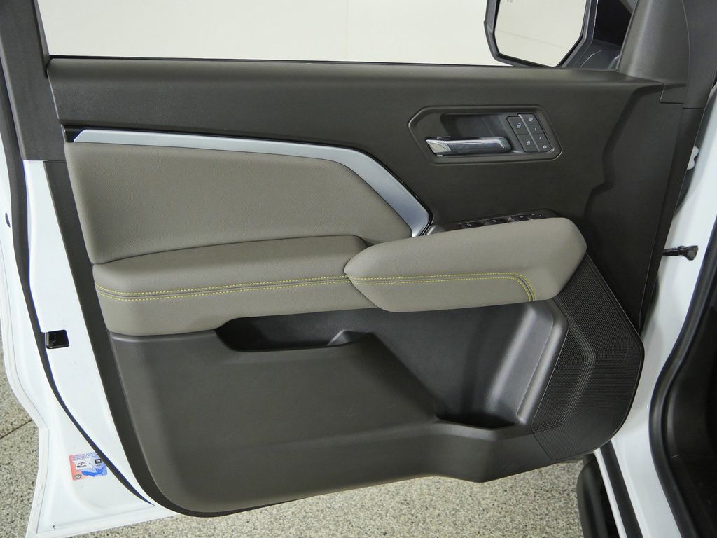 Thumbnail: 2025 Chevrolet Colorado - 35
