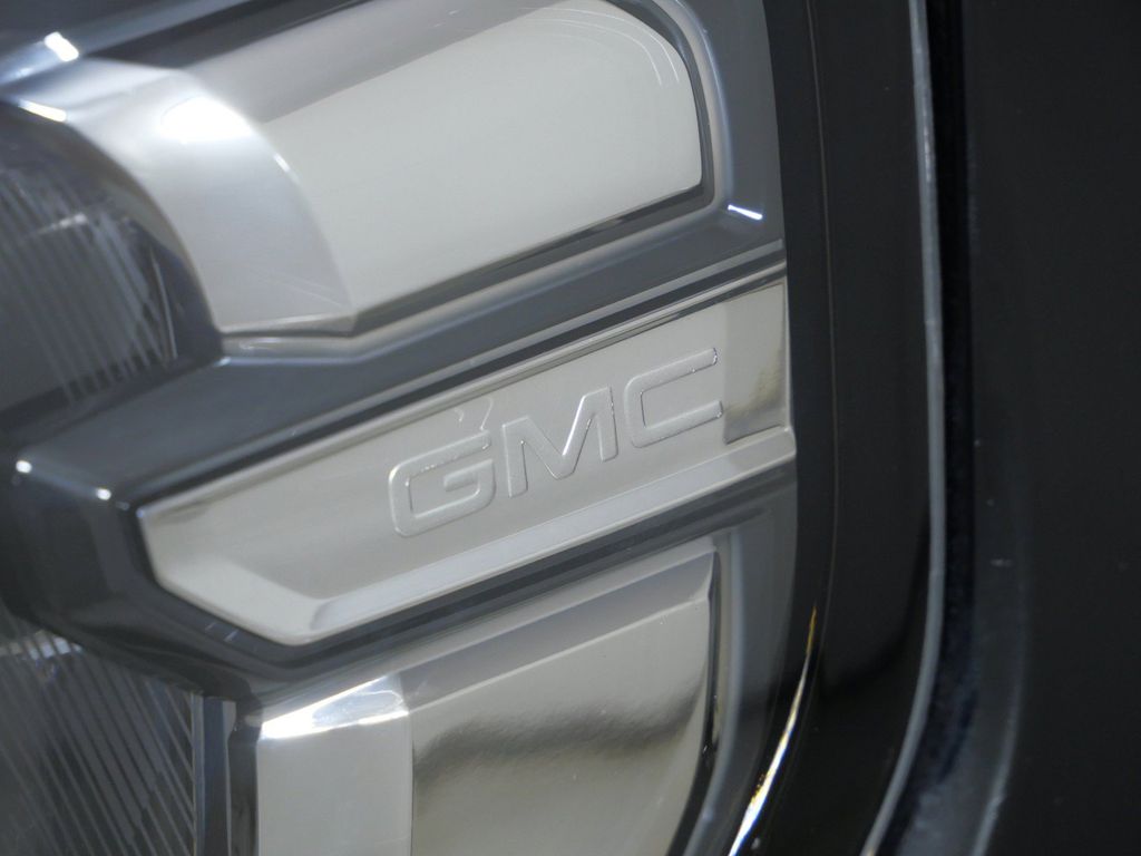 Thumbnail: 2023 GMC Yukon - 19