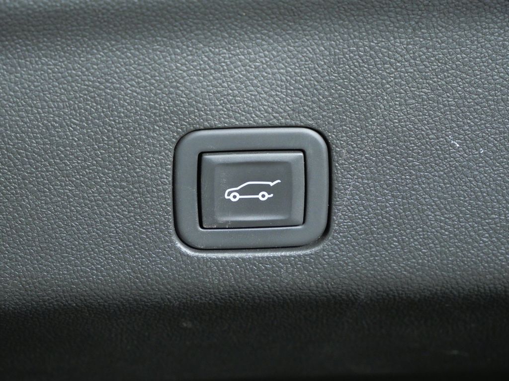 Thumbnail: 2023 GMC Yukon - 34