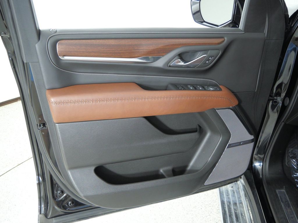 Thumbnail: 2023 GMC Yukon - 38