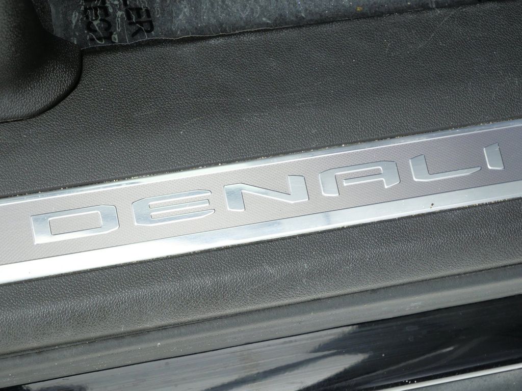 Thumbnail: 2023 GMC Yukon - 17