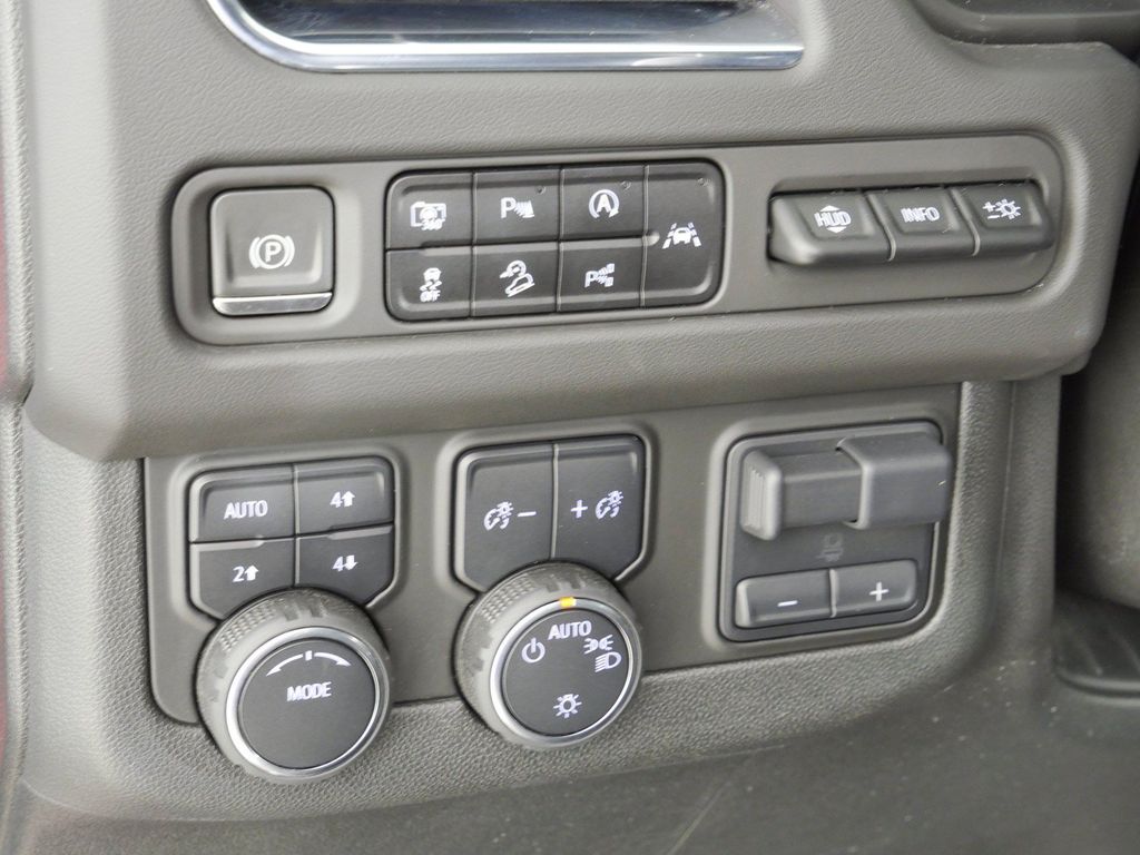 Thumbnail: 2023 Chevrolet Tahoe - 42