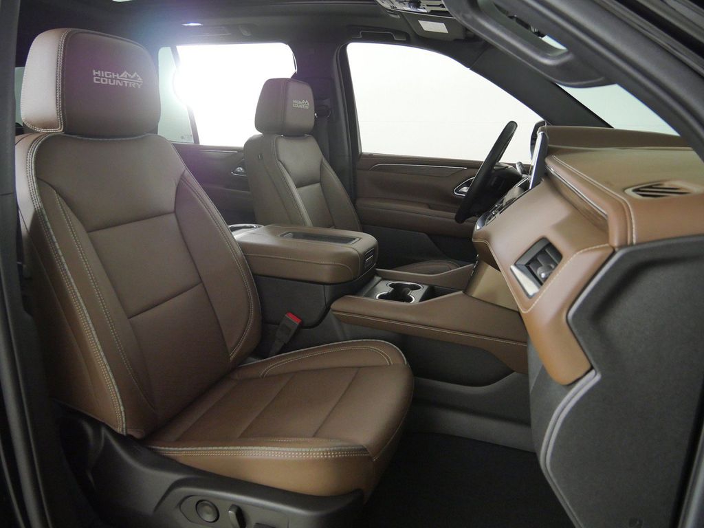 Thumbnail: 2022 Chevrolet Tahoe - 9