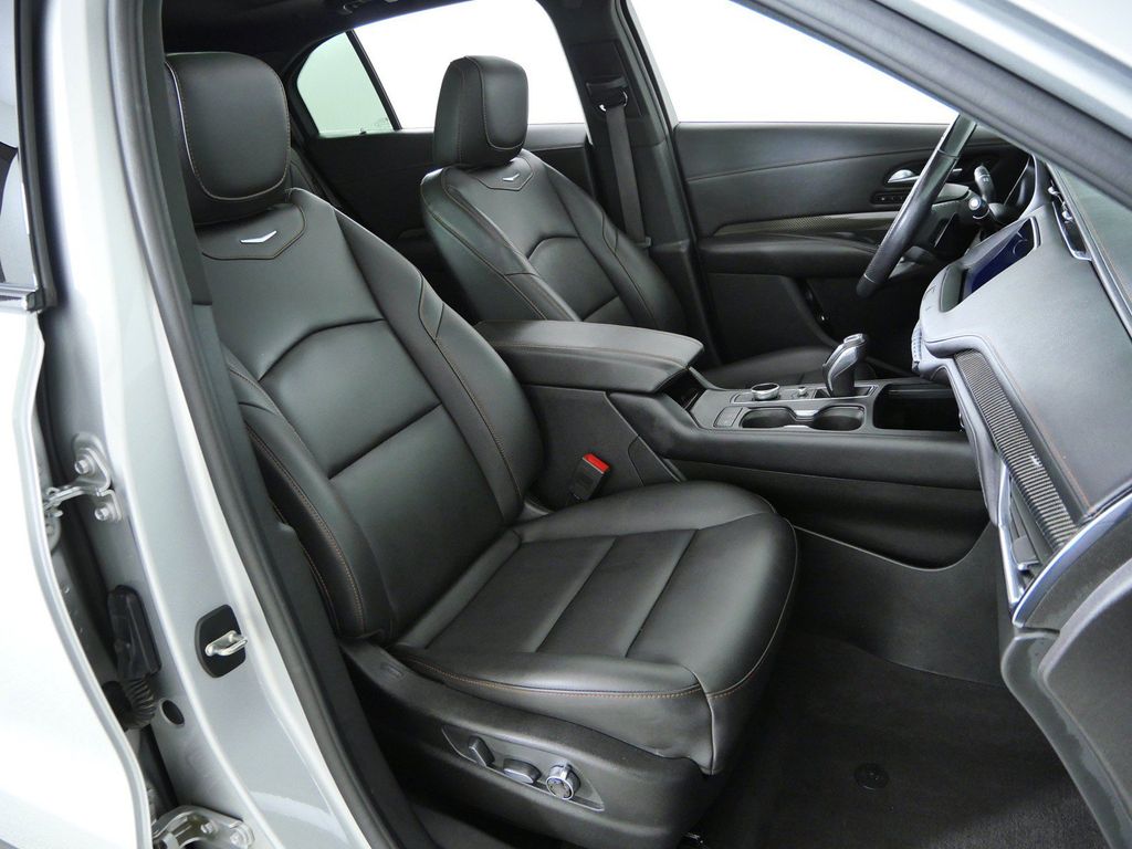 Thumbnail: 2019 Cadillac XT4 - 9