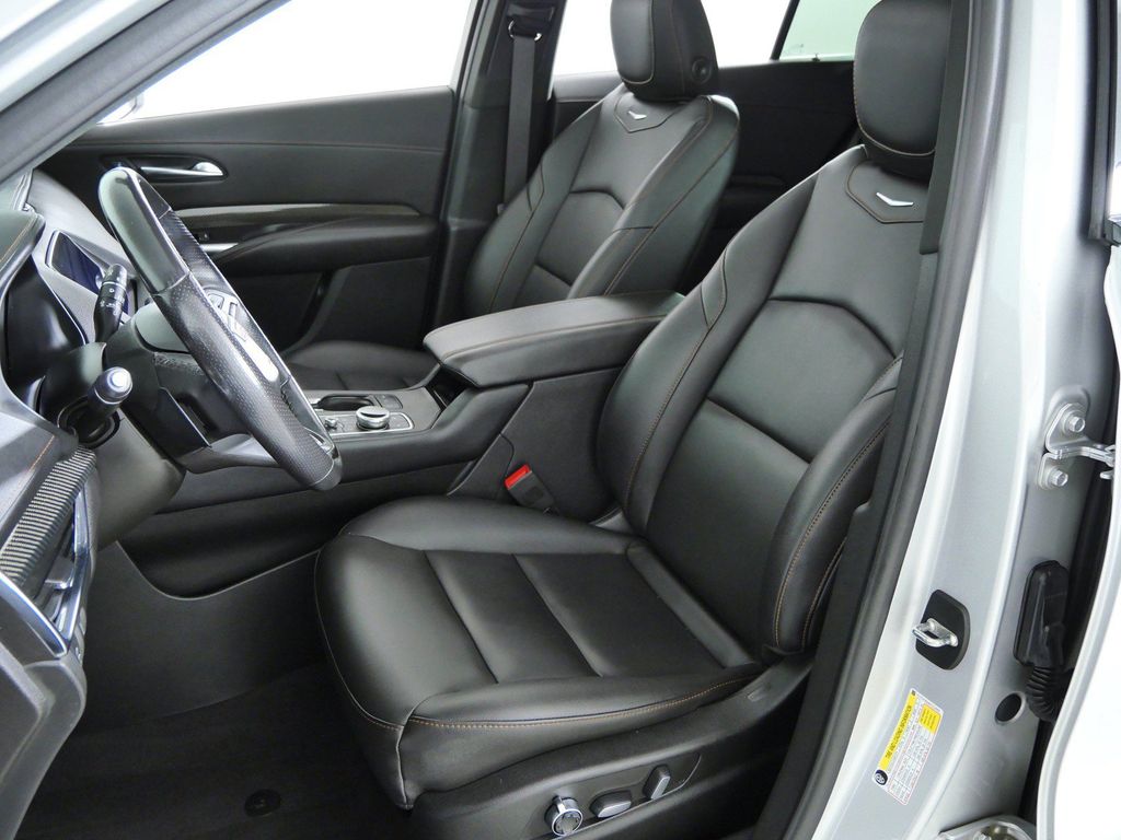 Thumbnail: 2019 Cadillac XT4 - 10