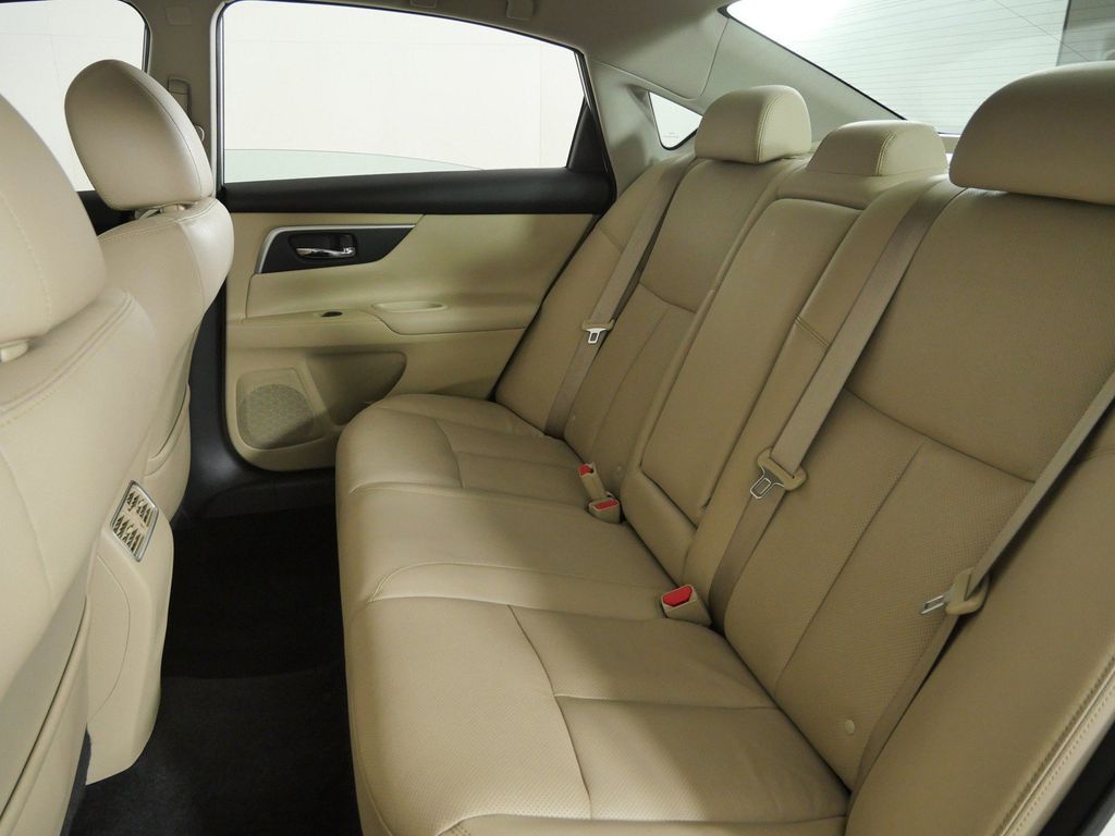 Thumbnail: 2016 Nissan Altima - 34