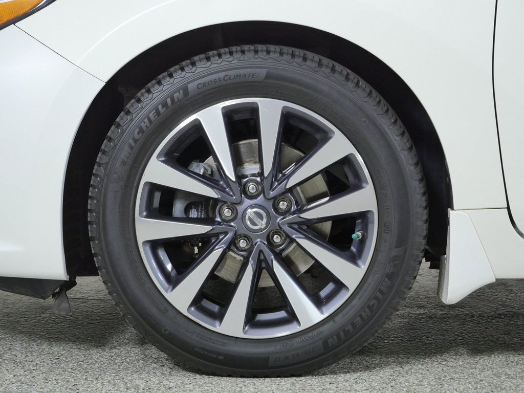 Thumbnail: 2016 Nissan Altima - 8