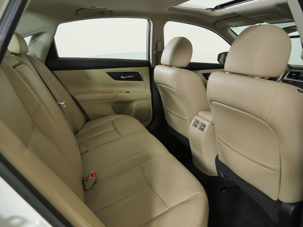Thumbnail: 2016 Nissan Altima - 11