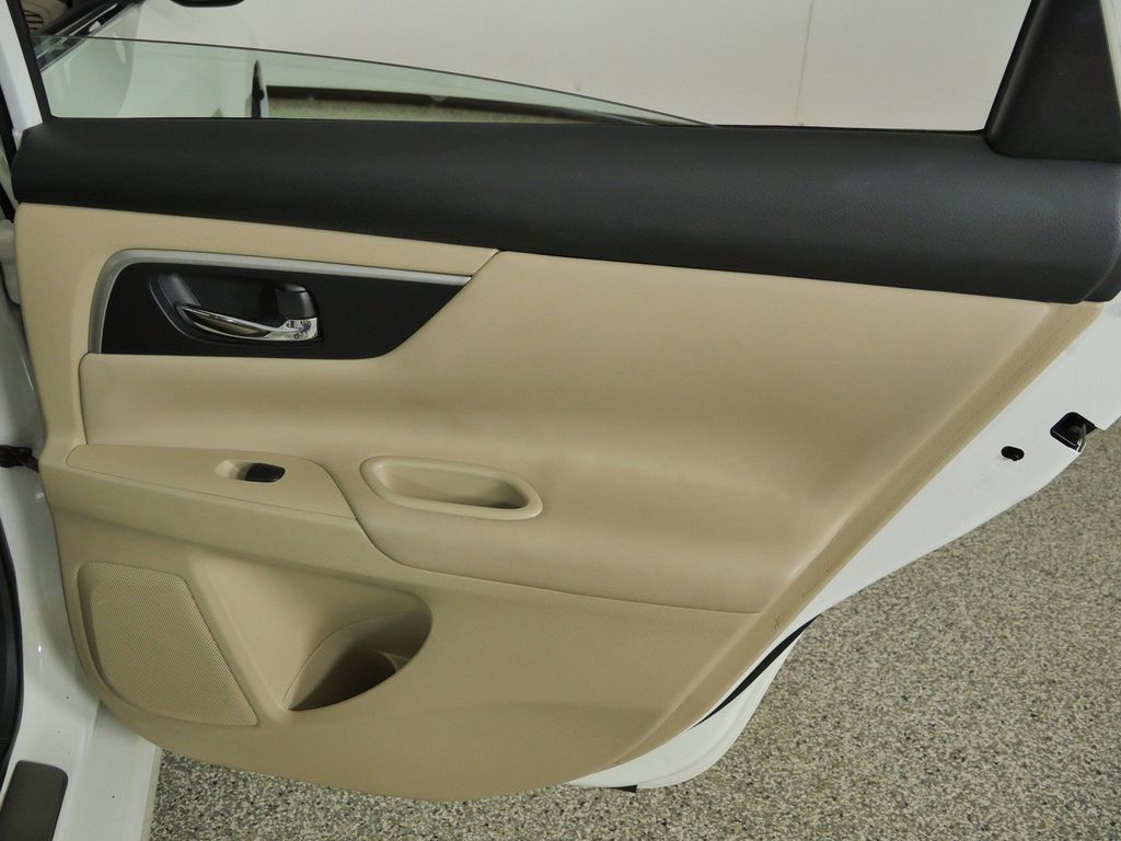 Thumbnail: 2016 Nissan Altima - 30