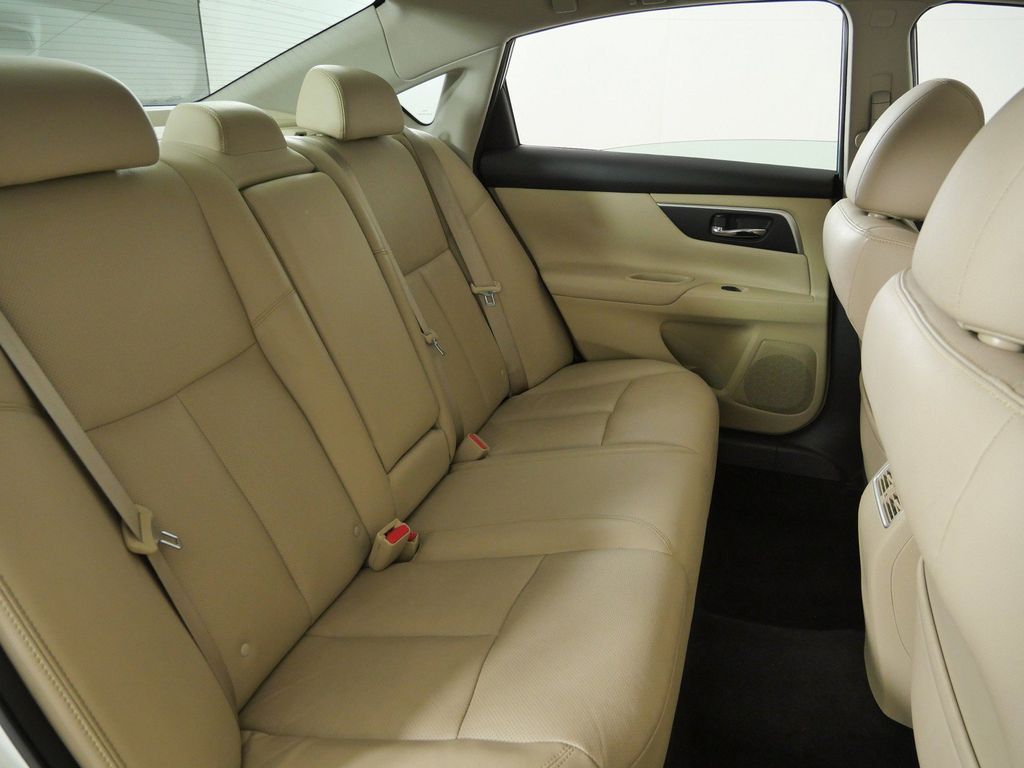 Thumbnail: 2016 Nissan Altima - 31