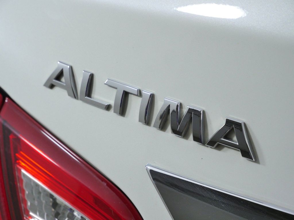Thumbnail: 2016 Nissan Altima - 24