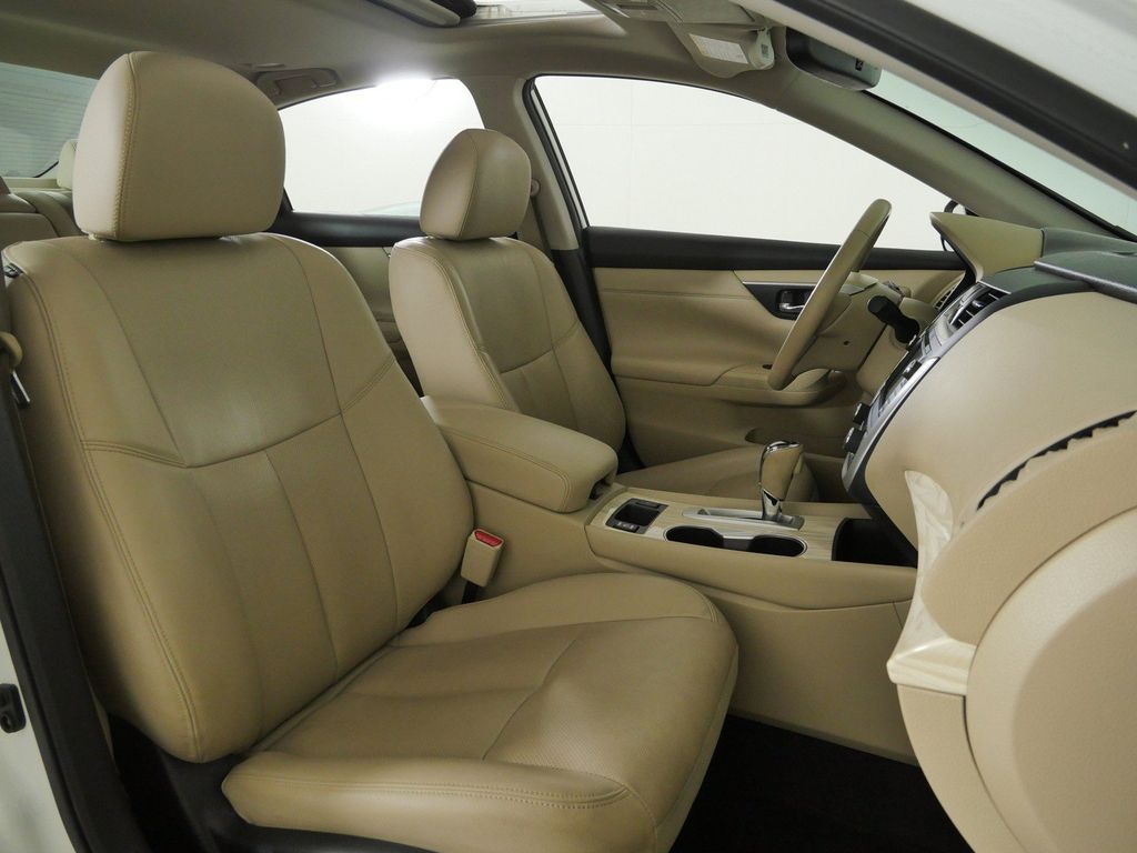 Thumbnail: 2016 Nissan Altima - 10