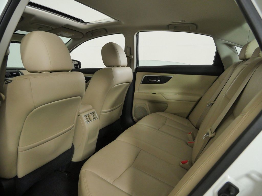 Thumbnail: 2016 Nissan Altima - 33