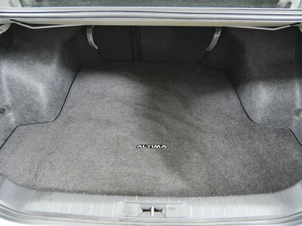 Thumbnail: 2016 Nissan Altima - 15