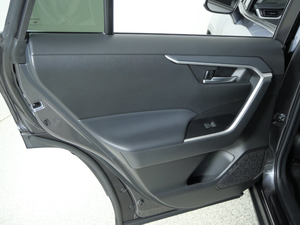Thumbnail: 2023 Toyota RAV4 - 33