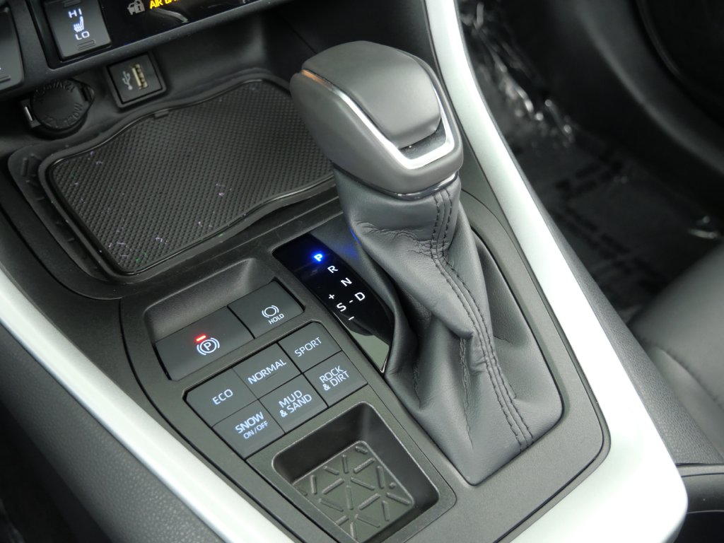 Thumbnail: 2023 Toyota RAV4 - 14