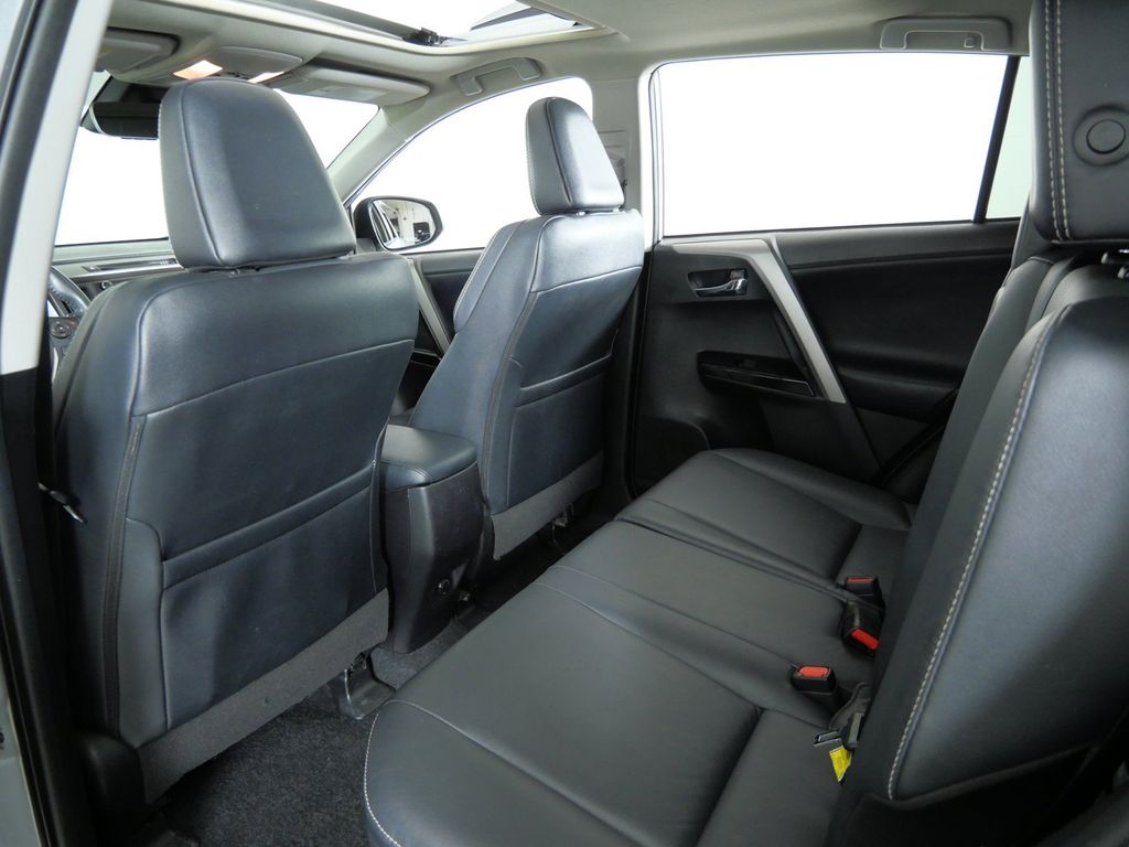 Thumbnail: 2017 Toyota RAV4 - 34