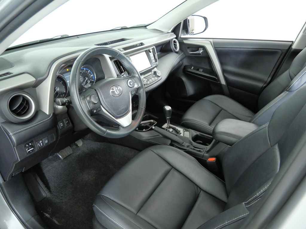 Thumbnail: 2017 Toyota RAV4 - 8