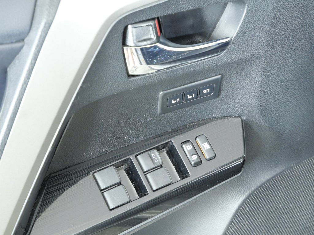 Thumbnail: 2017 Toyota RAV4 - 38