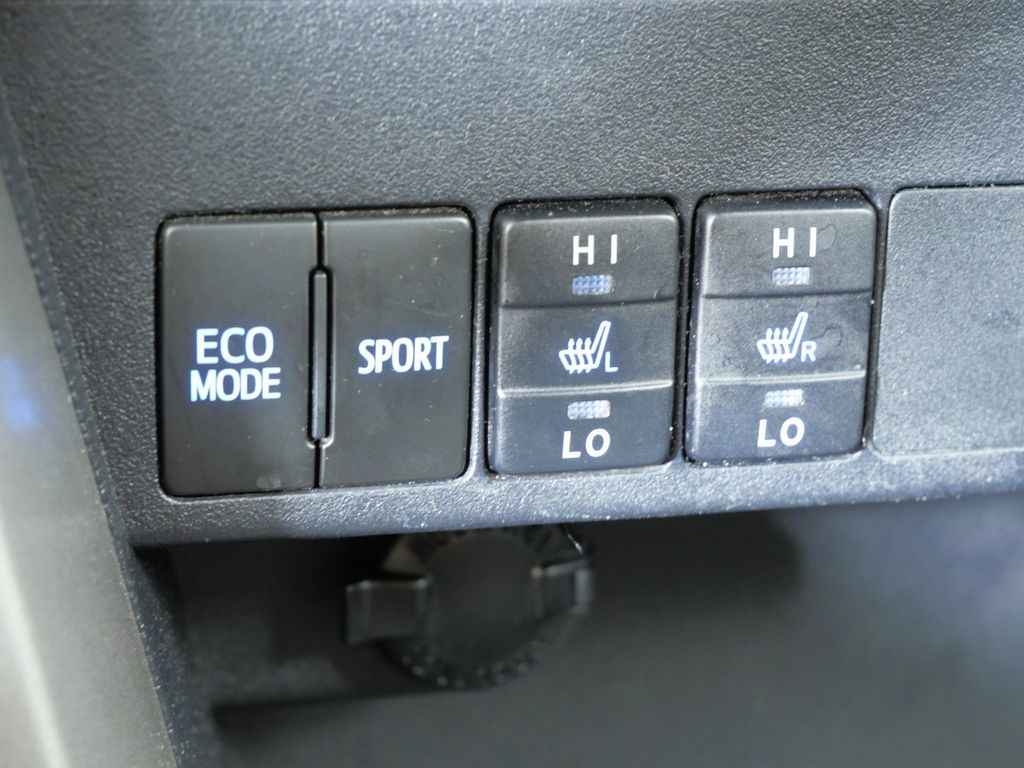 Thumbnail: 2017 Toyota RAV4 - 46