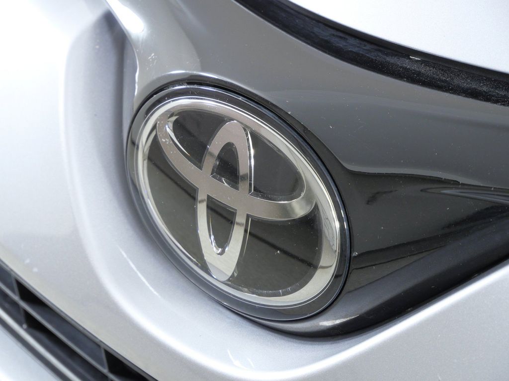 Thumbnail: 2017 Toyota RAV4 - 6