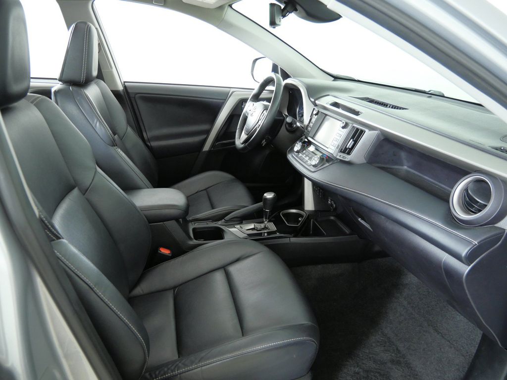 Thumbnail: 2017 Toyota RAV4 - 9
