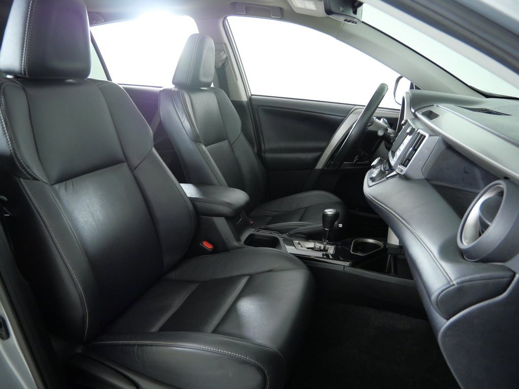 Thumbnail: 2017 Toyota RAV4 - 10