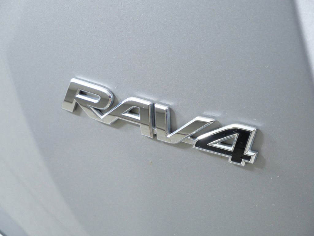 Thumbnail: 2017 Toyota RAV4 - 25