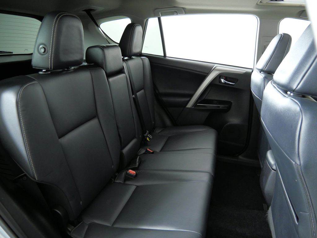Thumbnail: 2017 Toyota RAV4 - 32
