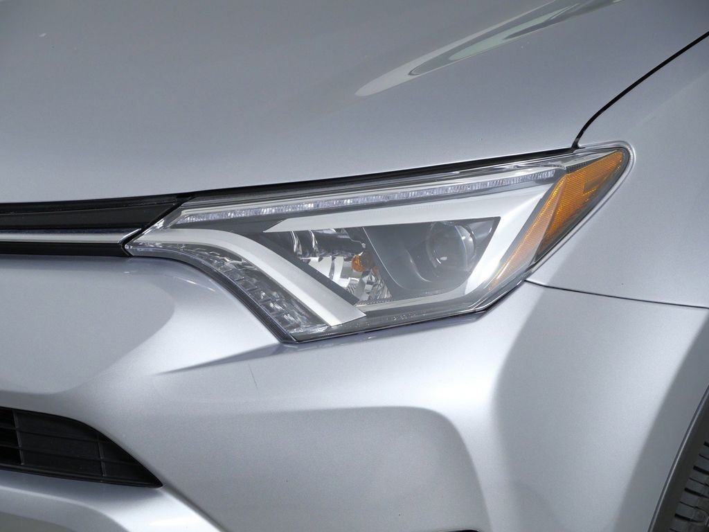 Thumbnail: 2017 Toyota RAV4 - 18