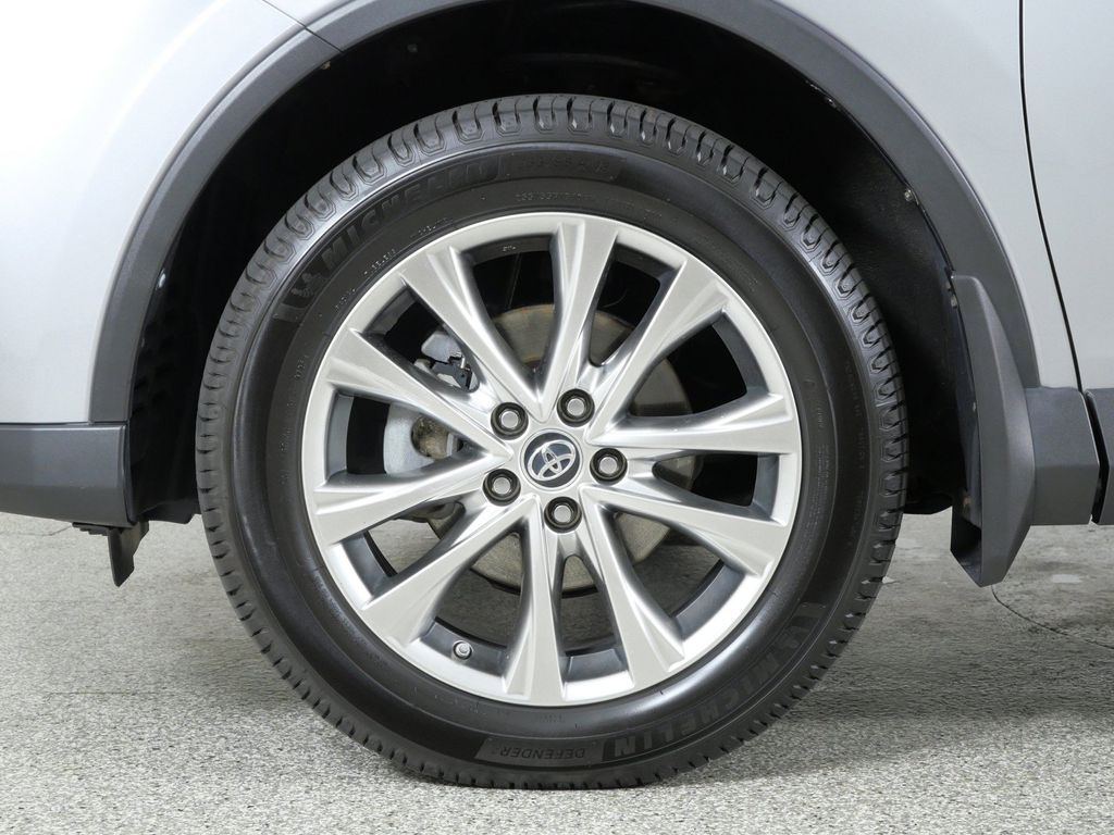 Thumbnail: 2017 Toyota RAV4 - 27