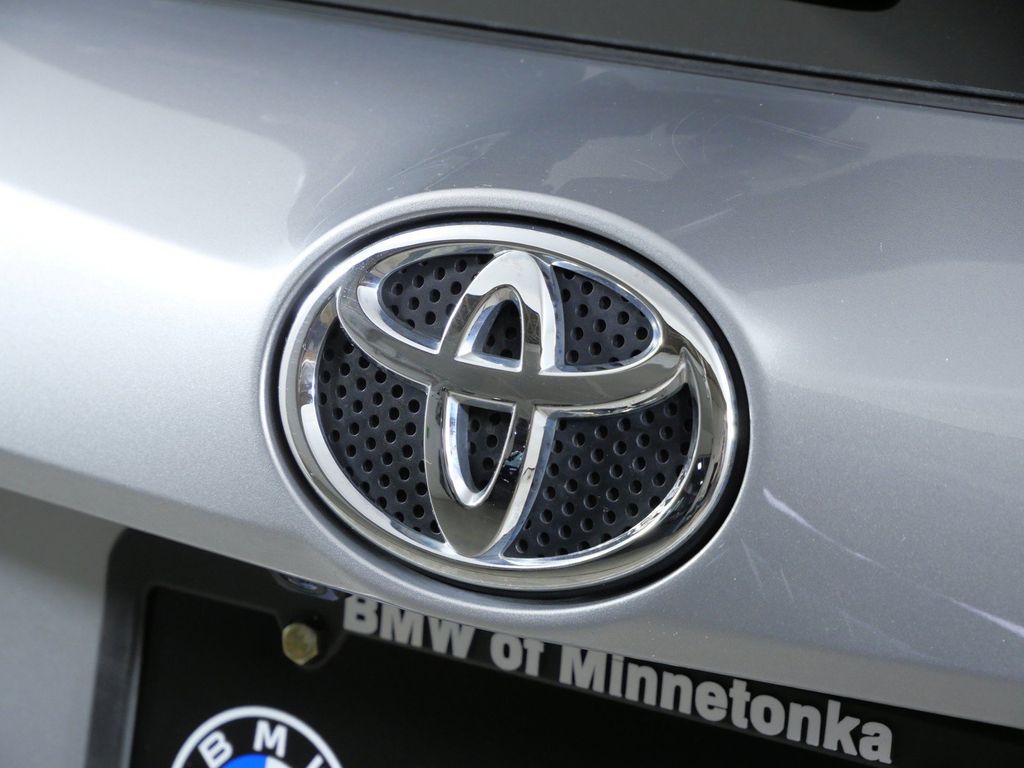 Thumbnail: 2017 Toyota RAV4 - 23