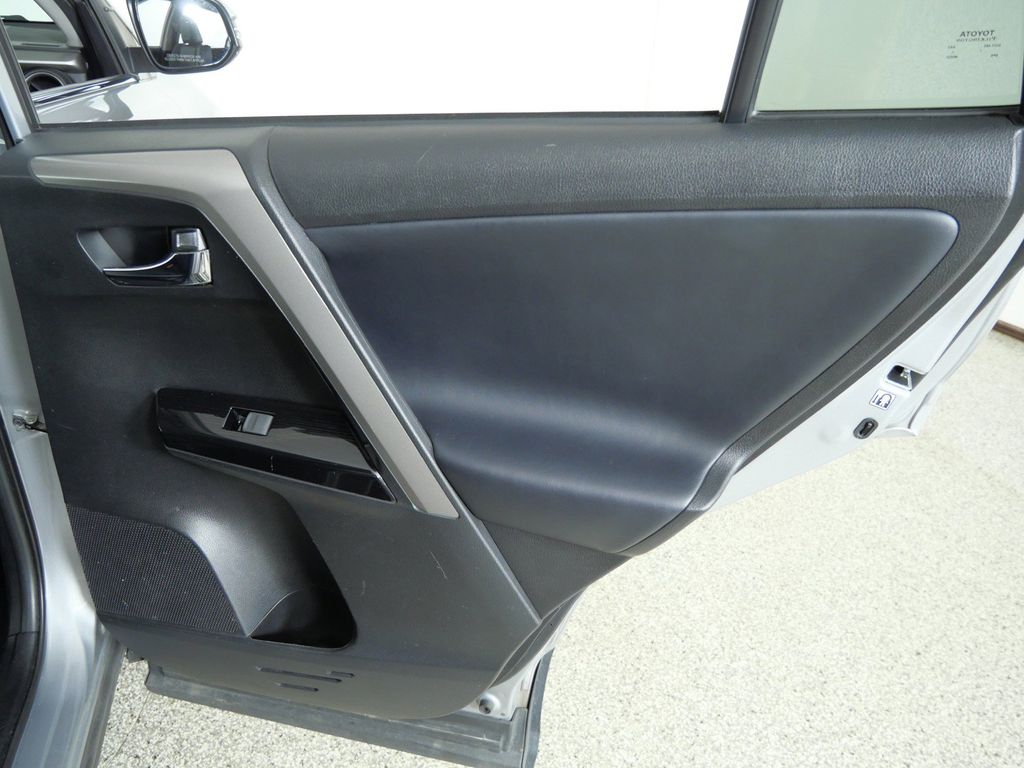 Thumbnail: 2017 Toyota RAV4 - 31