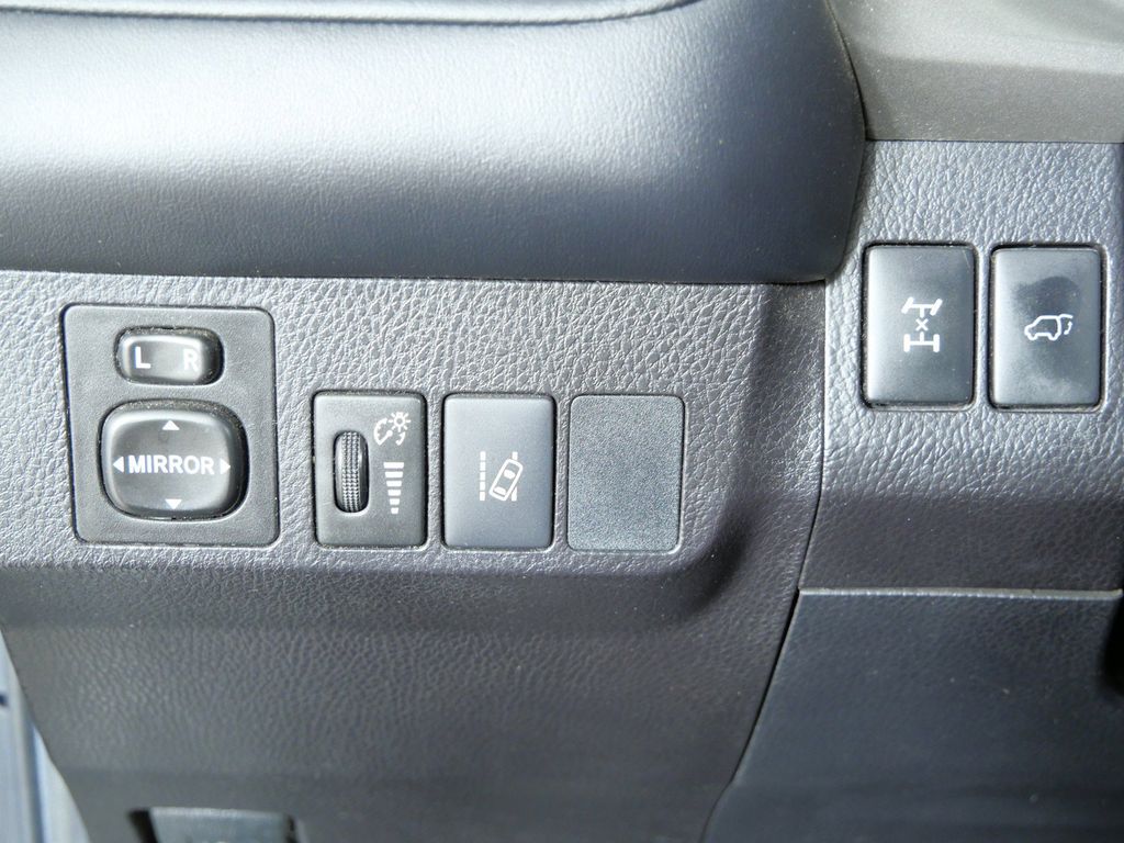Thumbnail: 2017 Toyota RAV4 - 39