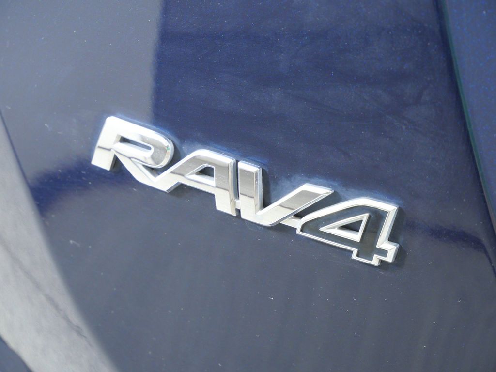 Thumbnail: 2017 Toyota RAV4 - 24