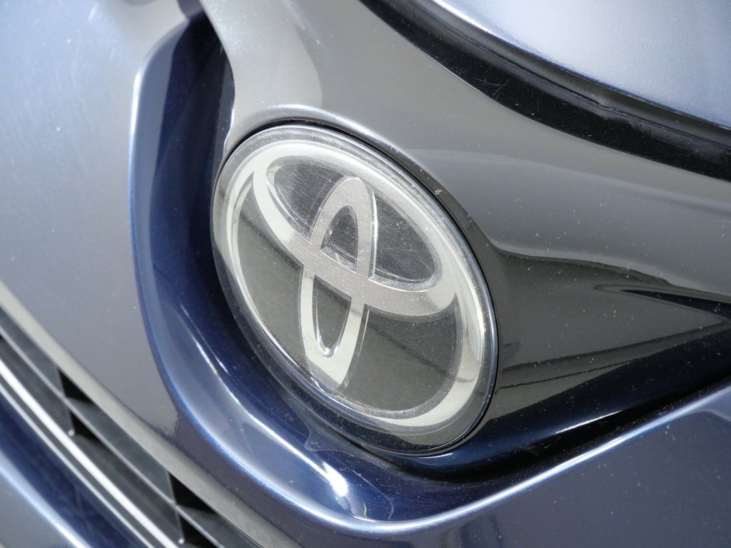 Thumbnail: 2017 Toyota RAV4 - 6