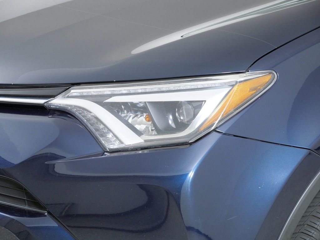 Thumbnail: 2017 Toyota RAV4 - 17