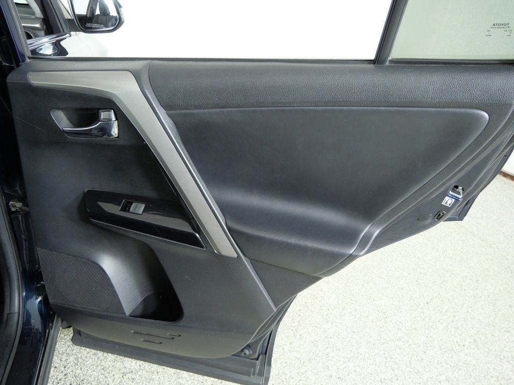 Thumbnail: 2017 Toyota RAV4 - 30